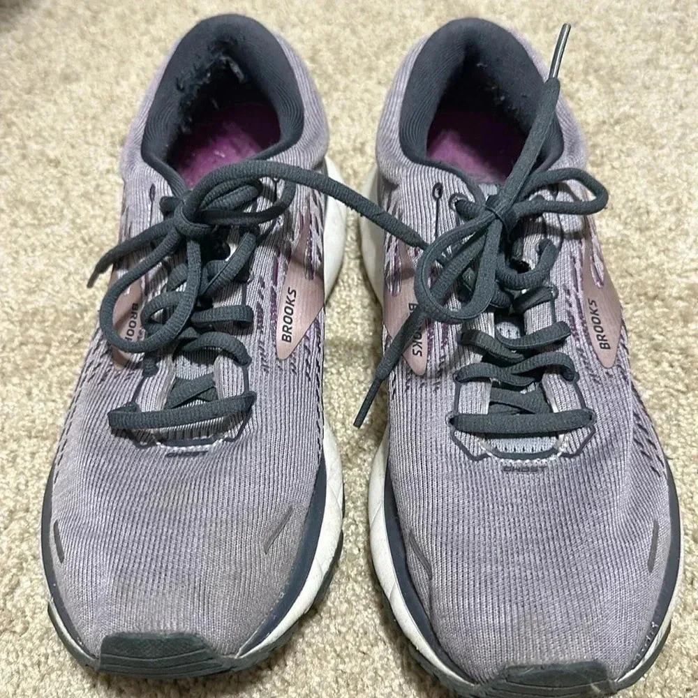 Brooks Women's Ghost 13 running shoes sneakers lavender purple Size 9